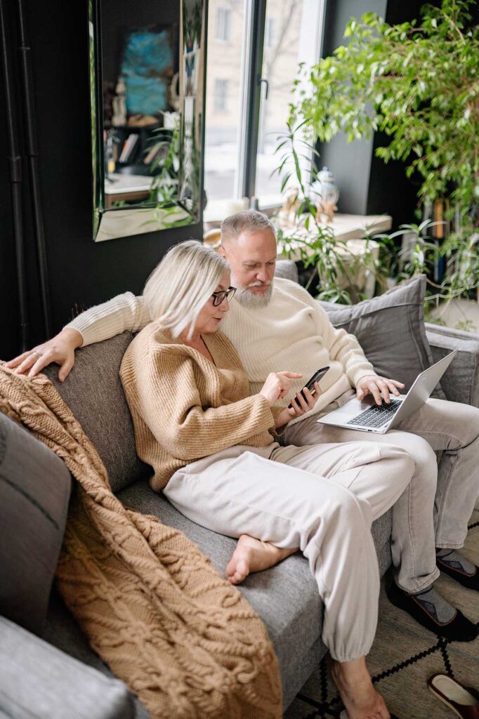 Couple sitting on a couche - photo by Yan Krakau